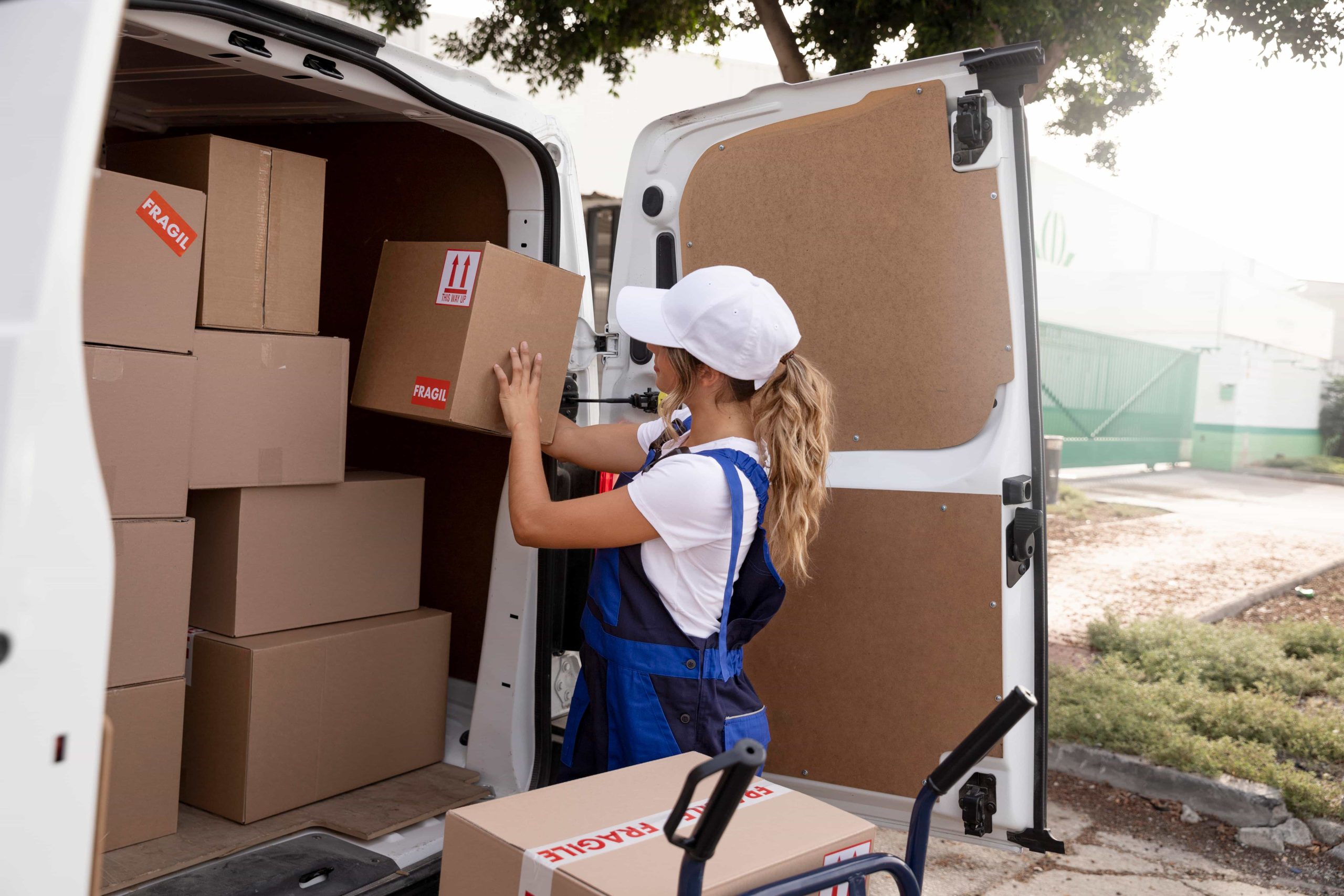 ¿Cómo enviar muebles con un transportista_ Nuestra guía rápida